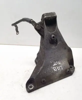 Volkswagen PASSAT B5.5 Engine mounting bracket 8D0199308AF