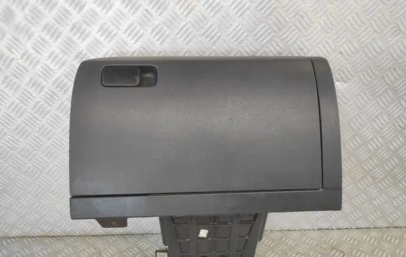 Glove box