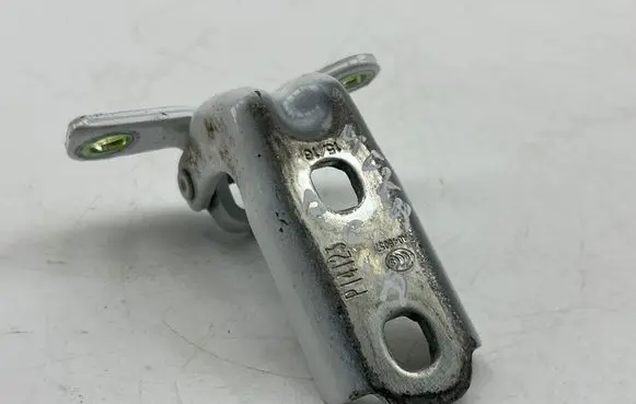 Opel Mokka Rear door lower hinge
