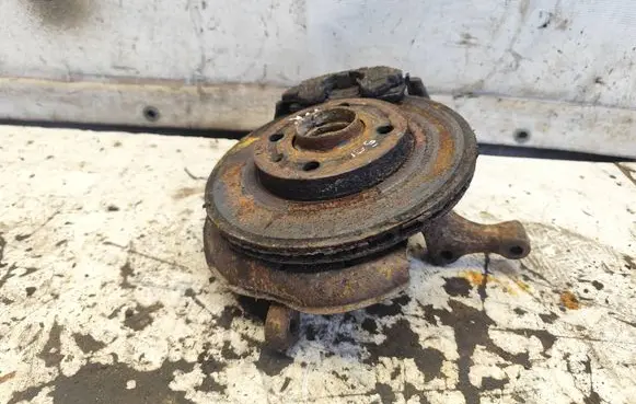 Volkswagen Polo III 6N 6N2 6NF Front wheel hub
