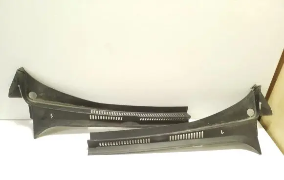 Volkswagen Golf Plus Wiper trim 5M0819404B 5M0819403B