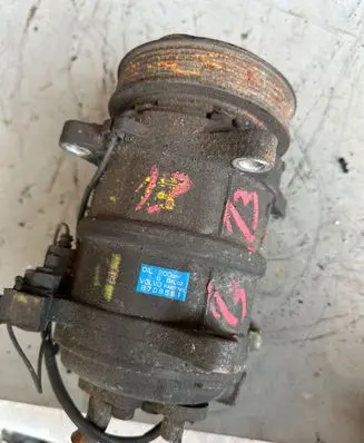 Volvo V70 Air conditioning (A/C) compressor (pump) 8708581