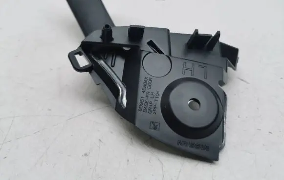 Nissan Qashqai Front door interior handle trim 809514EA0AX