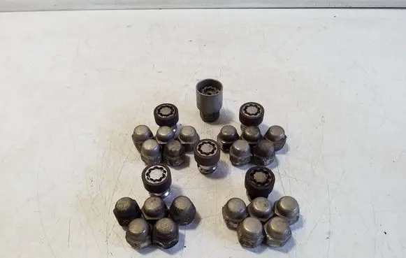 Nissan Navara D23 Nuts/bolts 