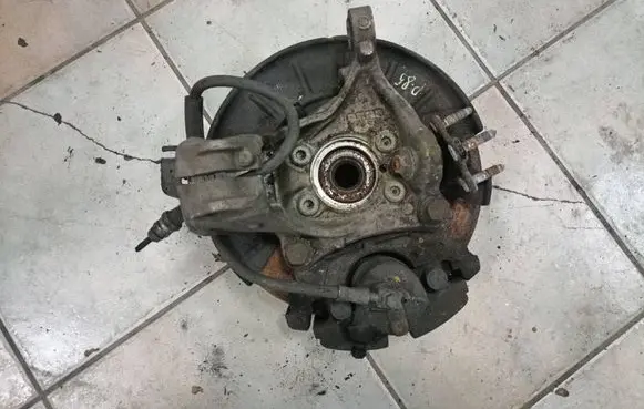Front wheel hub spindle knuckle