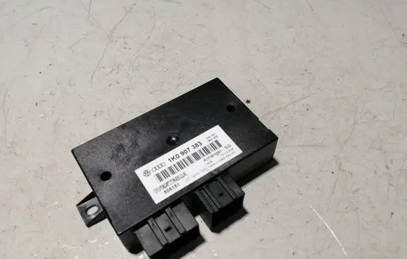 Volkswagen PASSAT B6 Tow bar trailer control unit/module 1K0907383