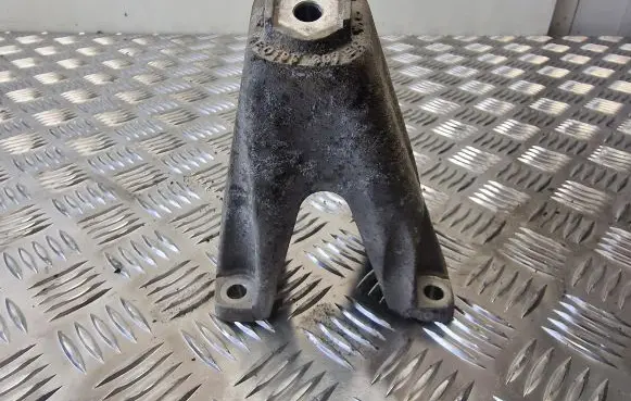 Audi A8 S8 D3 4E Engine mounting bracket 4E0199307BH