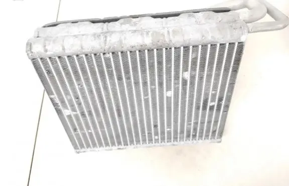 Land Rover Discovery Sport A/C cooling radiator (condenser) j2842r1234yf