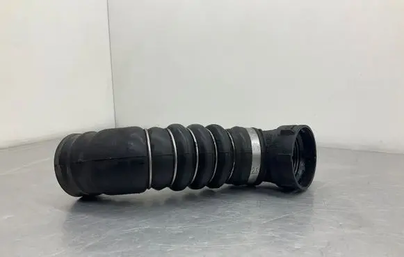 BMW 5 E60 E61 Intercooler hose/pipe 7789048