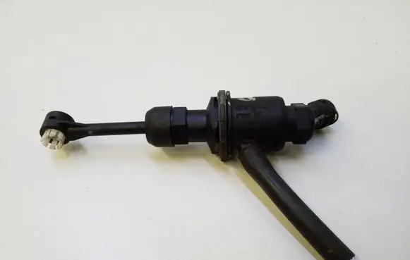 Renault Clio III Clutch master cylinder 8200615735