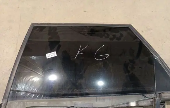 Audi A4 S4 B6 8E 8H Rear door window glass AS2
