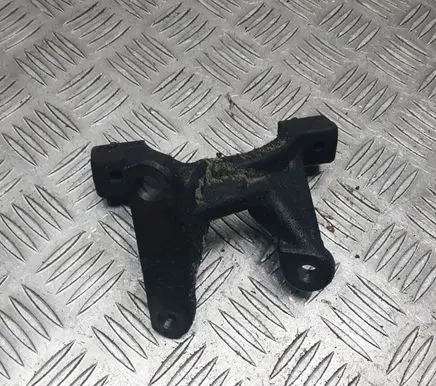 Ford Focus Engine mounting bracket
