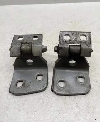 BMW X3 E83 Front door lower hinge 3402821 072970201 8090