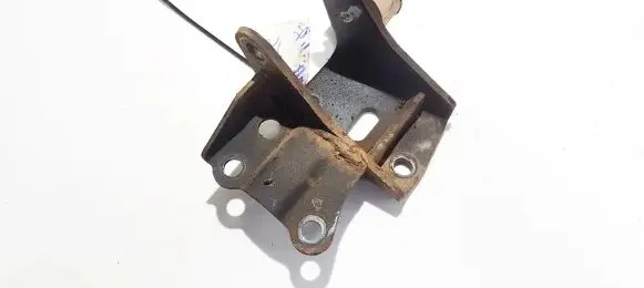 Toyota Avensis Verso Engine mounting bracket