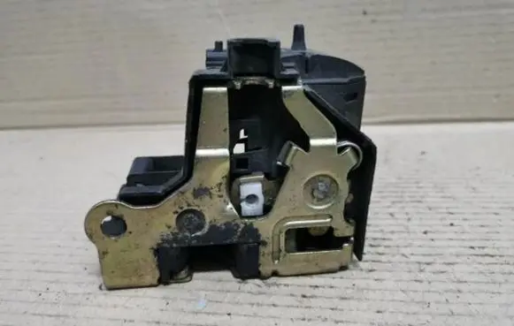 Renault Laguna I Front door lock