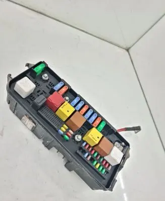 Opel Vectra C Fuse module 13240244 519178107 24438885