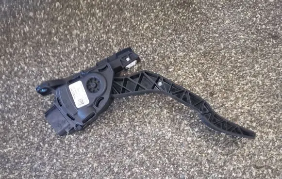 Volvo S60 Accelerator throttle pedal 31329062