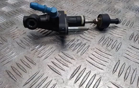 Toyota Yaris Clutch master cylinder 31420-0D190-8