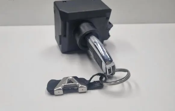 Mercedes-Benz B W246 W242 Ignition lock A2469050802 2469050802