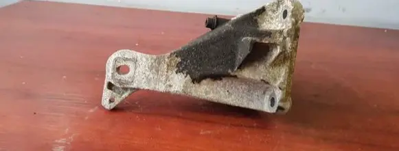 BMW 1 E81 E87 Engine mounting bracket 6781916