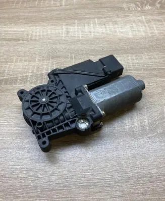 Mercedes-Benz A W168 Rear door window regulator motor 101155300 0130821699 LEFTSIDE