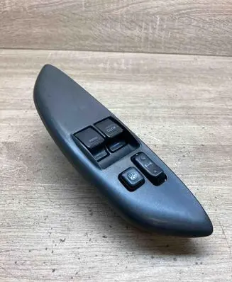 Toyota Yaris Electric window control switch 0113S14