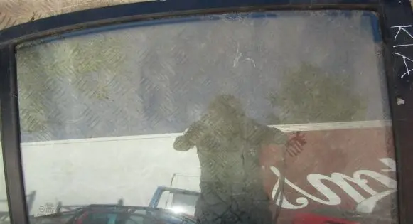 Rear door window glass