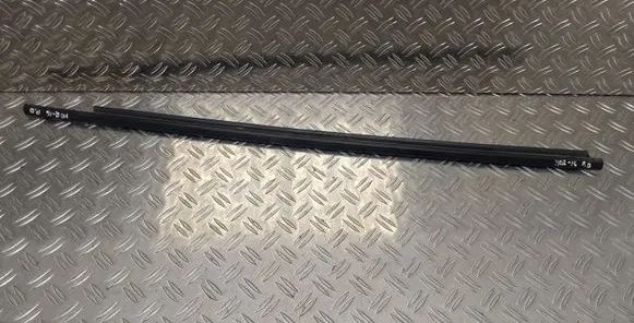 Toyota Yaris Front door glass trim molding