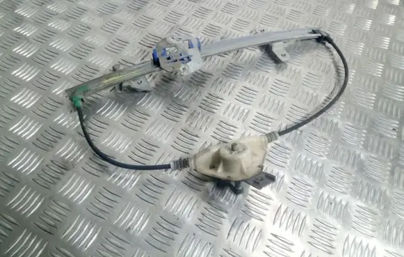 Rear door manual window regulator