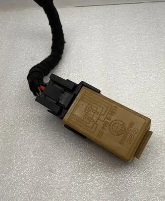 BMW 5 E60 E61 Window control relay 61368384505 V23141B3001X15