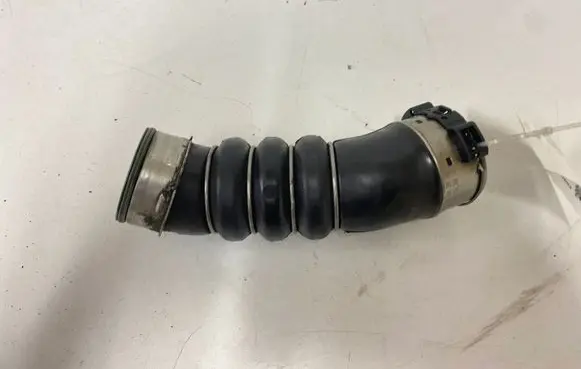 BMW 1 E81 E87 Intercooler hose/pipe 7797480 11279410