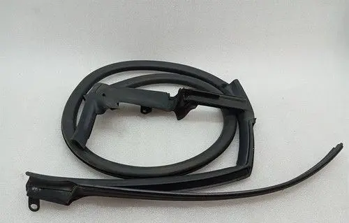 Audi R8 42 Rubber seal front coupe door window 427831707