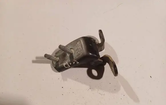 Honda FR-V Rear door lower hinge