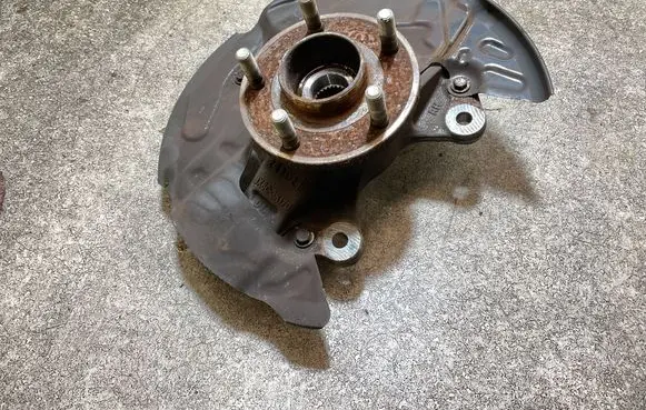 Ford Focus Front wheel hub LX612K004DA CES7A 2301