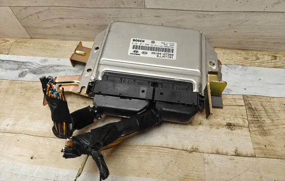 Hyundai Tucson JM Engine control unit/module 0281011694 3910427300 6JJ4TI01