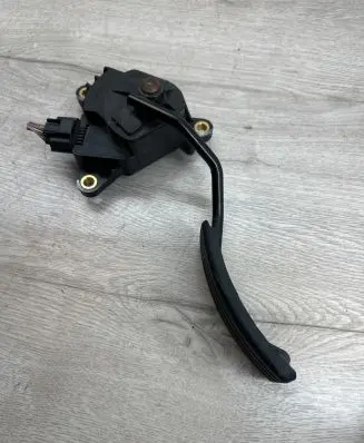 Renault Megane II Accelerator throttle pedal 8200153270