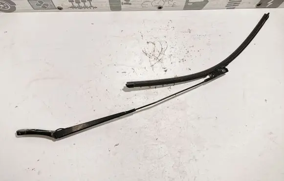 Skoda Octavia Mk2 (1Z) Front wiper blade arm 1Z1955409