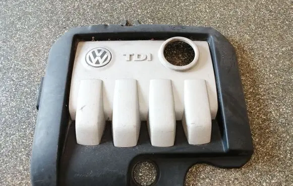 Volkswagen Golf V Engine cover (trim) 03G103925B 03G103925G