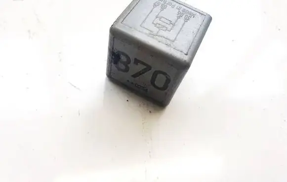 Volkswagen PASSAT B5.5 Other relay 8d0951253 870