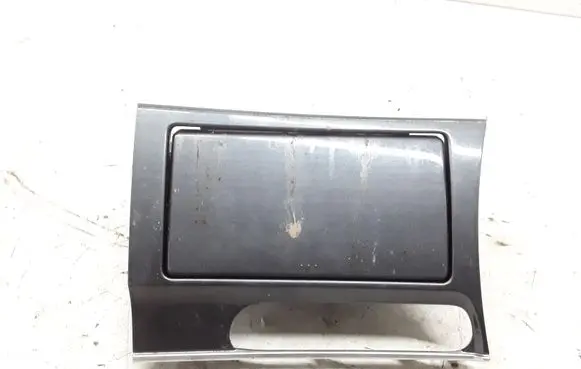 Cup holder front