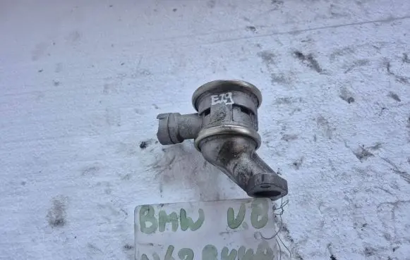 BMW 7 E65 E66 EGR valve 72823801