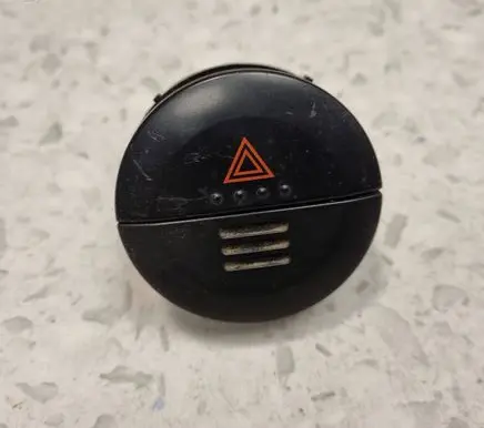 Nissan X-Trail T30 Hazard light switch 06016