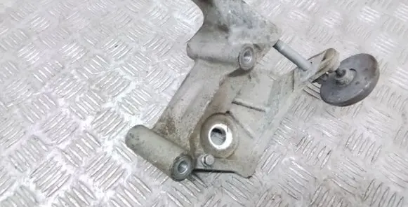 Volvo S90, V90 Engine mounting bracket 31430470