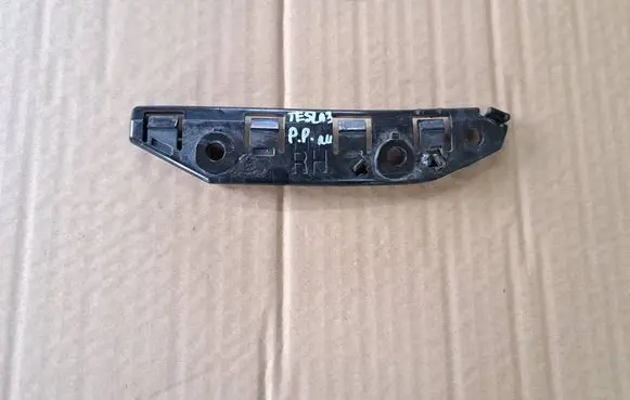 Tesla Model 3 Front bumper mounting bracket 108418200E