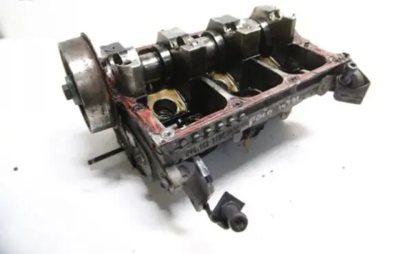 Volkswagen Polo III 6N 6N2 6NF Engine head 045103373C
