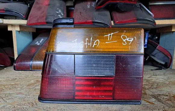 Volkswagen Jetta II Rear/tail lights 165945111