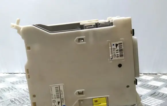 Lexus IS 220D-250-350 Other control units/modules 8273053050 7D200137