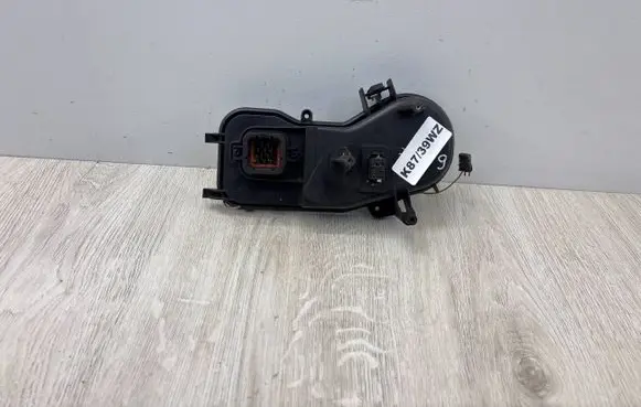 Ford Mondeo Mk III Headlight/headlamp dust cover 1305239173