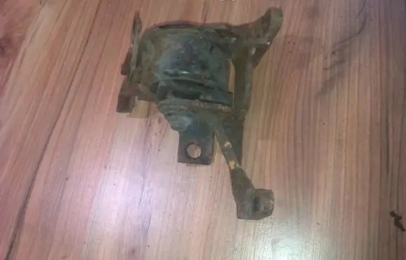 Ford Mondeo MK II Engine mount bracket 97bb7m125aa