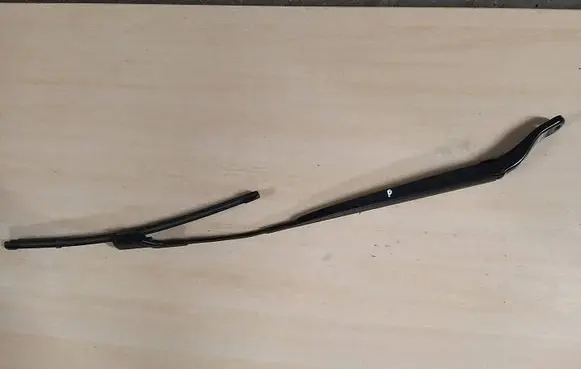 Front wiper blade arm